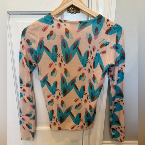 Chanel Spring 2005 Pink Cashmere Sweater with Hearts - Picture 2 of 5